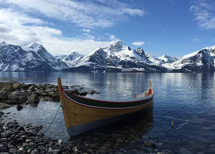 Lyngen North Деревянный коттедж Rotsund